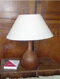 Nachttischlampe mit Buch